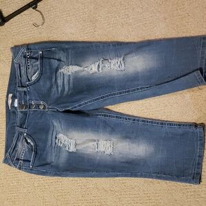 NO BOUNDARIES JUNIORS CAPRI DISTRESSED CAPRI SIZE 17
